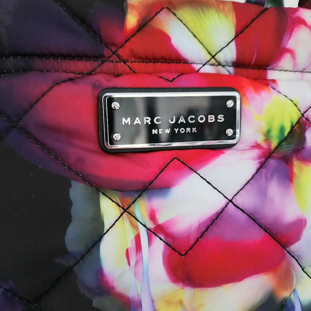 Marc Jacobs Medium Floral NWT Women's Black & Multicolor Quilted Nylon Tote. - Picture 3 of 12